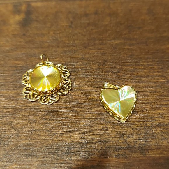 Set of 2 Vintage Gold Toned Suncatcher Pendants - Picture 4 of 6